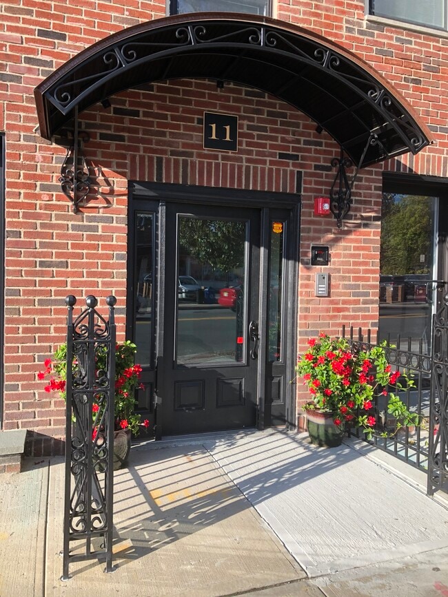 11 Mill Rd, Unit 4 PH