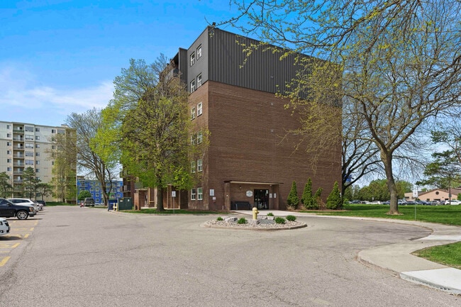 50 Merritt Ave in Chatham, ON - Building Photo - Building Photo