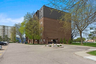 Meadowpark Apartments in Chatham-Kent, ON - Building Photo - Building Photo