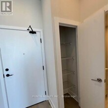 430 Square One Dr in Mississauga, ON - Building Photo - Building Photo