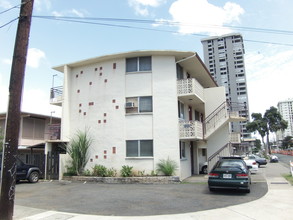 803 Mccully St in Honolulu, HI - Building Photo - Building Photo