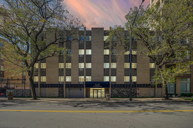 5420 N Sheridan Rd in Chicago, IL - Building Photo - Building Photo