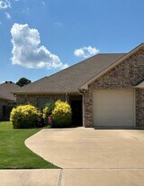 4045 Mobley Cir in Tyler, TX - Building Photo