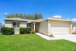 1213 Blufield Ave in Brandon, FL - Building Photo