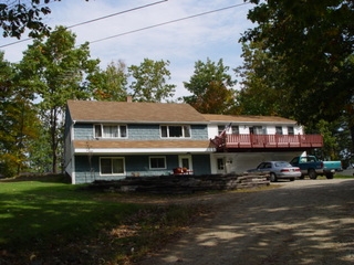 24 Crash Rd in Jay, ME - Foto de edificio