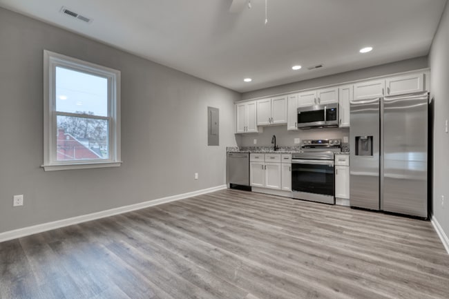 6722 Brentwood Ave, Unit 2FL in Dundalk, MD - Foto de edificio - Building Photo