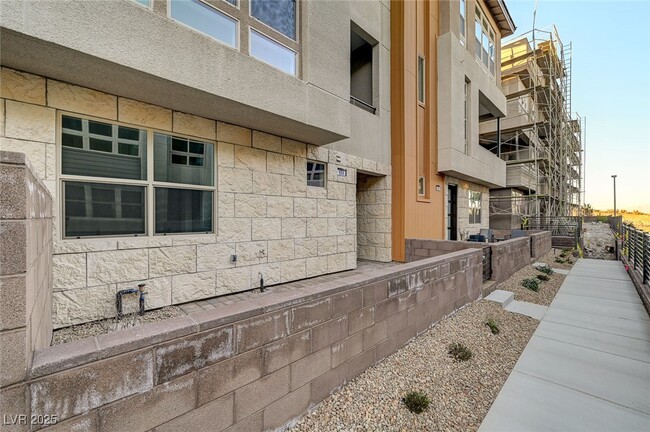 654 Spotted Falcon St in Las Vegas, NV - Building Photo - Building Photo