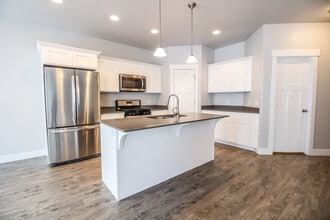 4901 W Spire Way in Riverton, UT - Building Photo - Building Photo