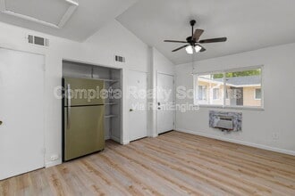 2323 Woodson Rd in Overland, MO - Building Photo - Building Photo