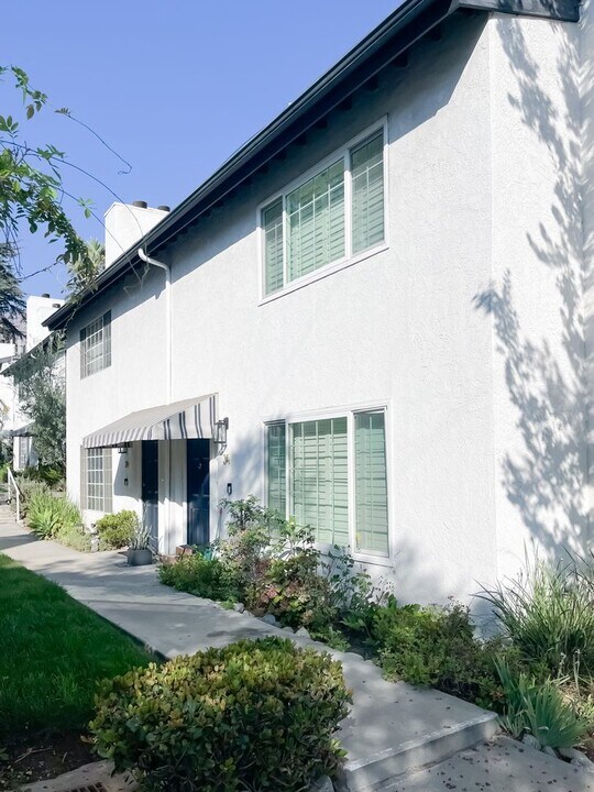 801 E Mendocino St in Altadena, CA - Building Photo