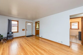 342 N Lewis Ave in Waukegan, IL - Building Photo - Building Photo