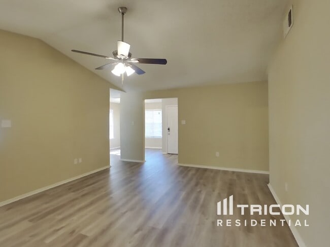 1015 Cedar Run Dr in Duncanville, TX - Building Photo - Building Photo