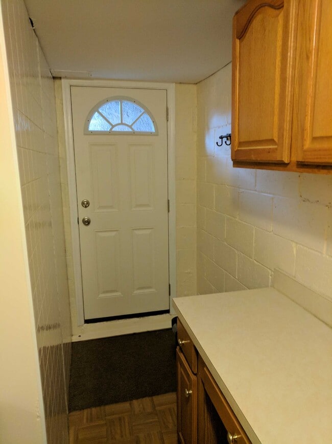 1219 Brewster st., Unit #2 in Arbutus, MD - Foto de edificio - Building Photo