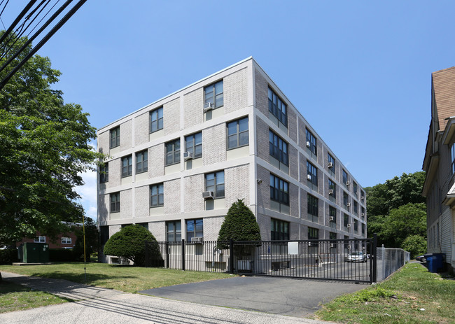 1015 Whalley Ave in New Haven, CT - Building Photo - Building Photo