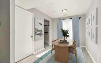 Phoenix Point Townhomes in Columbus, OH - Foto de edificio - Building Photo