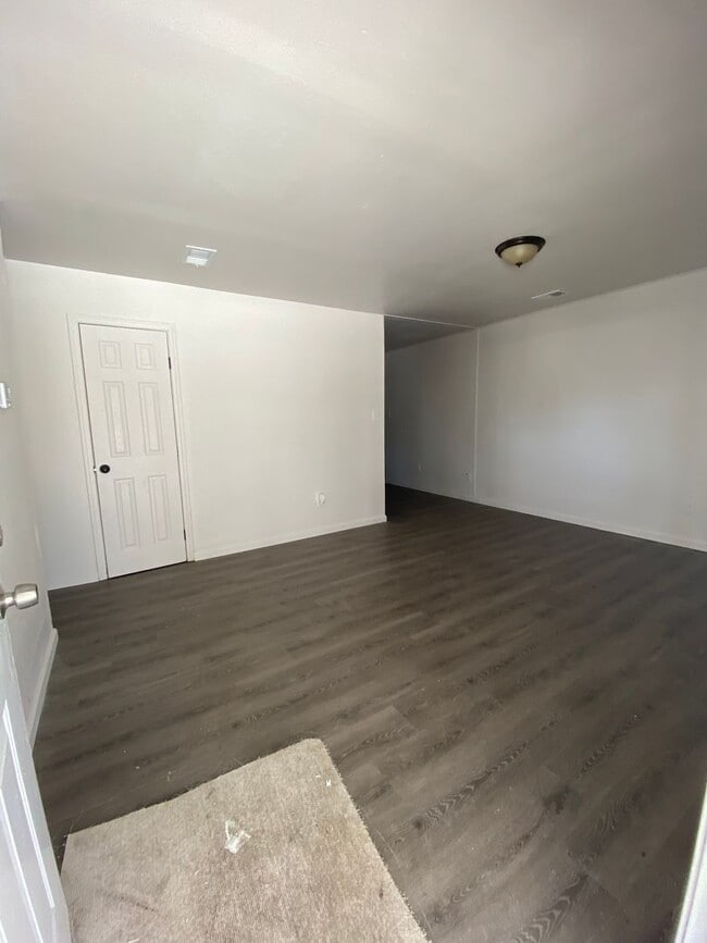 property at 1614 Parklane Dr