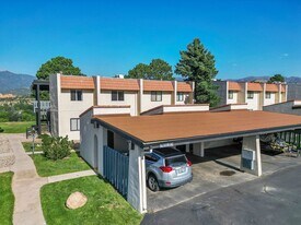 1058 Fontmore Rd in Colorado Springs, CO - Building Photo