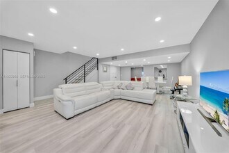 707 NE 27th Ave in Hallandale Beach, FL - Building Photo - Building Photo