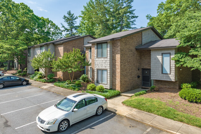 Yester Oaks Apartments in Greensboro, NC - Building Photo - Building Photo