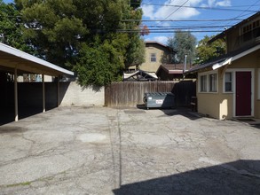 122 N Encinitas Ave in Monrovia, CA - Building Photo - Building Photo