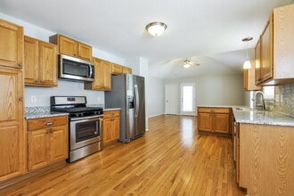 305 Occidental Dr in Holly Springs, NC - Foto de edificio - Building Photo