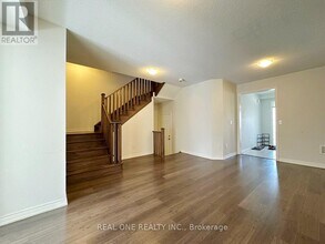 394 Grindstone Trl in Oakville, ON - Building Photo - Building Photo