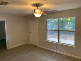 9238 Encino Village in San Antonio, TX - Building Photo