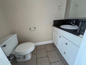 2013 Grand Oak Dr in Kissimmee, FL - Foto de edificio - Building Photo