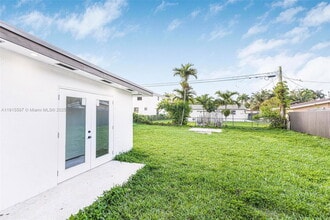 216 NE 160th St in Miami, FL - Building Photo - Building Photo