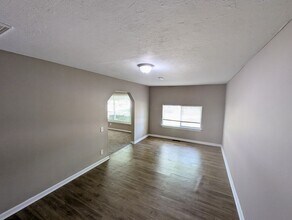 11407 Criterion Ave in St. Louis, MO - Building Photo - Building Photo
