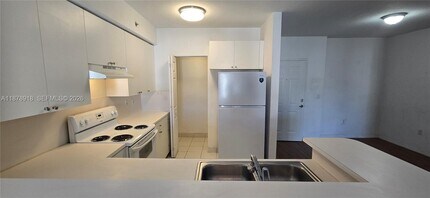 11060 SW 196th St in Cutler Bay, FL - Foto de edificio - Building Photo