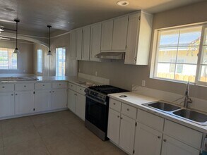 418 N Elmwood Ave in Lindsay, CA - Foto de edificio - Building Photo