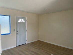 2206 Spring St, Unit A in Paso Robles, CA - Foto de edificio - Building Photo