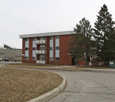 22 Woodfern Crt in Kitchener, ON - Building Photo