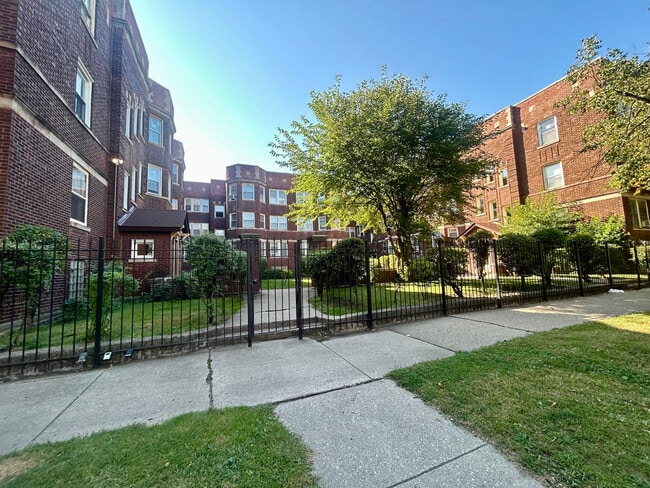 6634 S Greenwood Ave in Chicago, IL - Foto de edificio - Building Photo