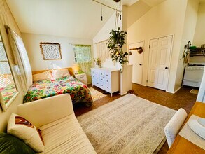 12807 Gilmore Ave in Los Angeles, CA - Building Photo - Building Photo