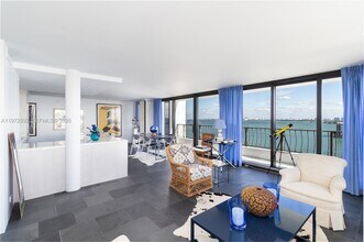 555 NE 15th St in Miami, FL - Building Photo - Building Photo