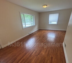 4201 S 52nd St in Lincoln, NE - Foto de edificio - Building Photo