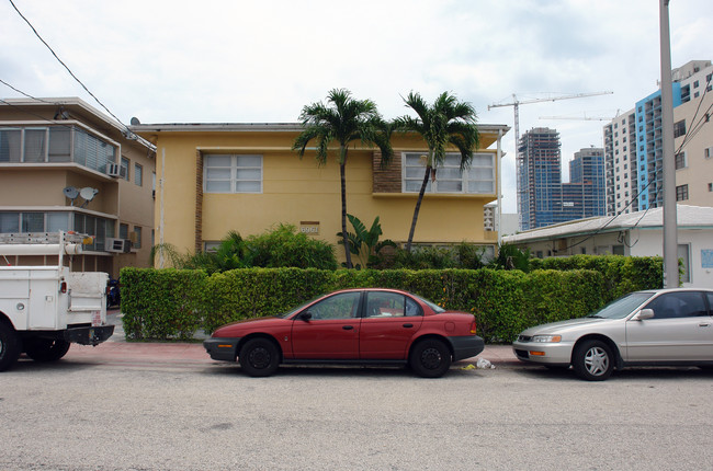 6961 Carlyle Ave in Miami Beach, FL - Foto de edificio - Building Photo