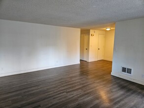 143 Connecticut Ave SE in Salem, OR - Foto de edificio - Building Photo
