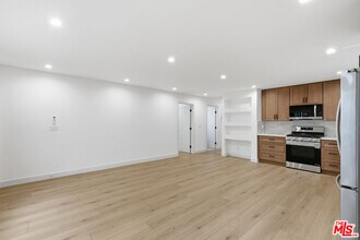 3431 Edgehill Dr in Los Angeles, CA - Foto de edificio - Building Photo