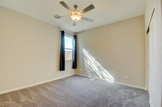 4001 Pink Magnolia Ct in Las Vegas, NV - Building Photo - Building Photo