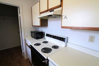 13005 Heinemann Dr in Austin, TX - Building Photo - Building Photo