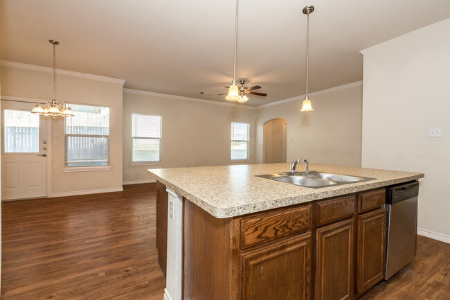1036 Newcastle Dr in Weatherford, TX - Building Photo - Building Photo