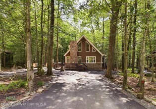 248 Wyalusing Dr in Pocono Lake, PA - Building Photo - Building Photo