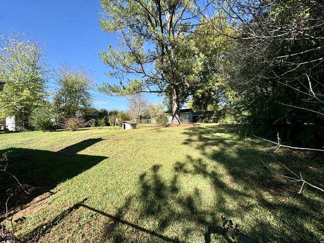 2434 Patterson Dr in Tupelo, MS - Foto de edificio - Building Photo