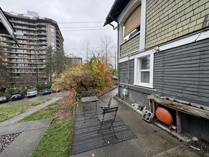 306 Esmond Av in Burnaby, BC - Building Photo - Building Photo