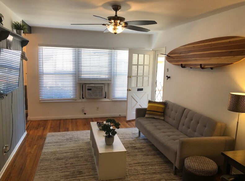 12429 Chandler Blvd in Los Angeles, CA - Building Photo