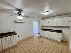 8 Louise Ln in Sauget, IL - Building Photo - Building Photo