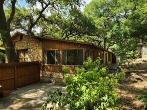 19614 Grey Forest Dr in Helotes, TX - Building Photo - Building Photo